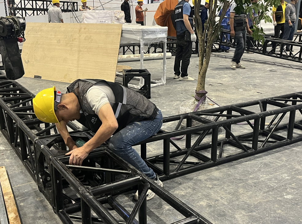 如何預(yù)防展臺坍塌？專業(yè)展覽展會搭建公司為您提供建議